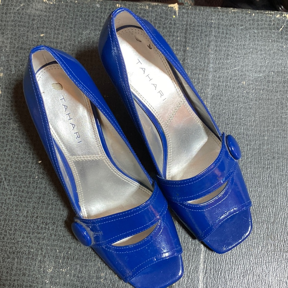 Sex and The City inspired heels. Fun colour and comfortable wide 2” high heel